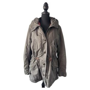 GAP Green Utility Jacket with Durable Cotton and Semi-Fitted Design